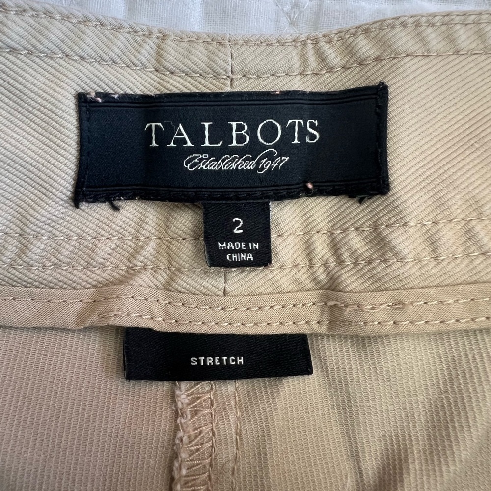 Talbots Women's Flat Front Walking Bermuda Stretch Shorts Khaki EUC Size 2 - Picture 7 of 7
